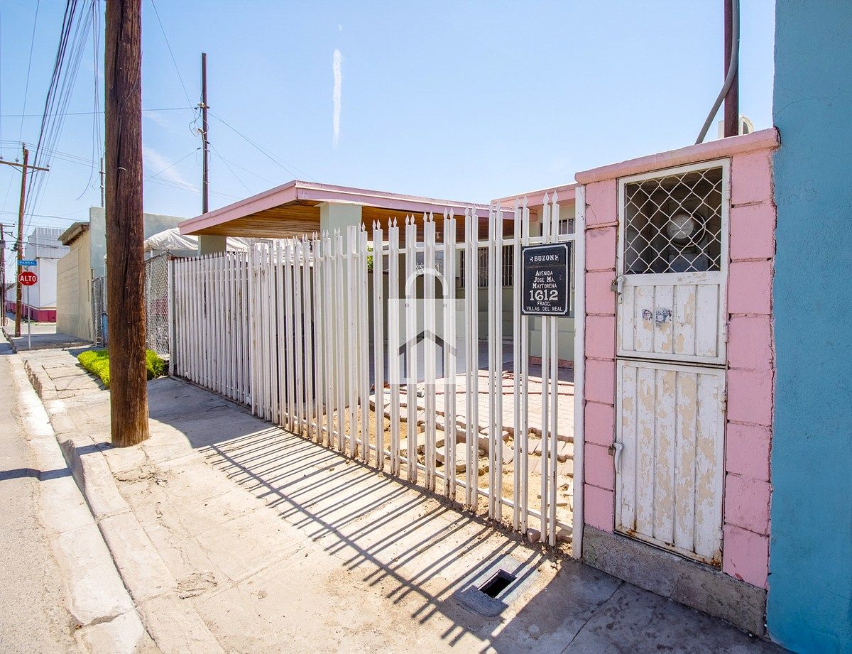 Casa en Venta con Excelente Ubicación en Villas del Real