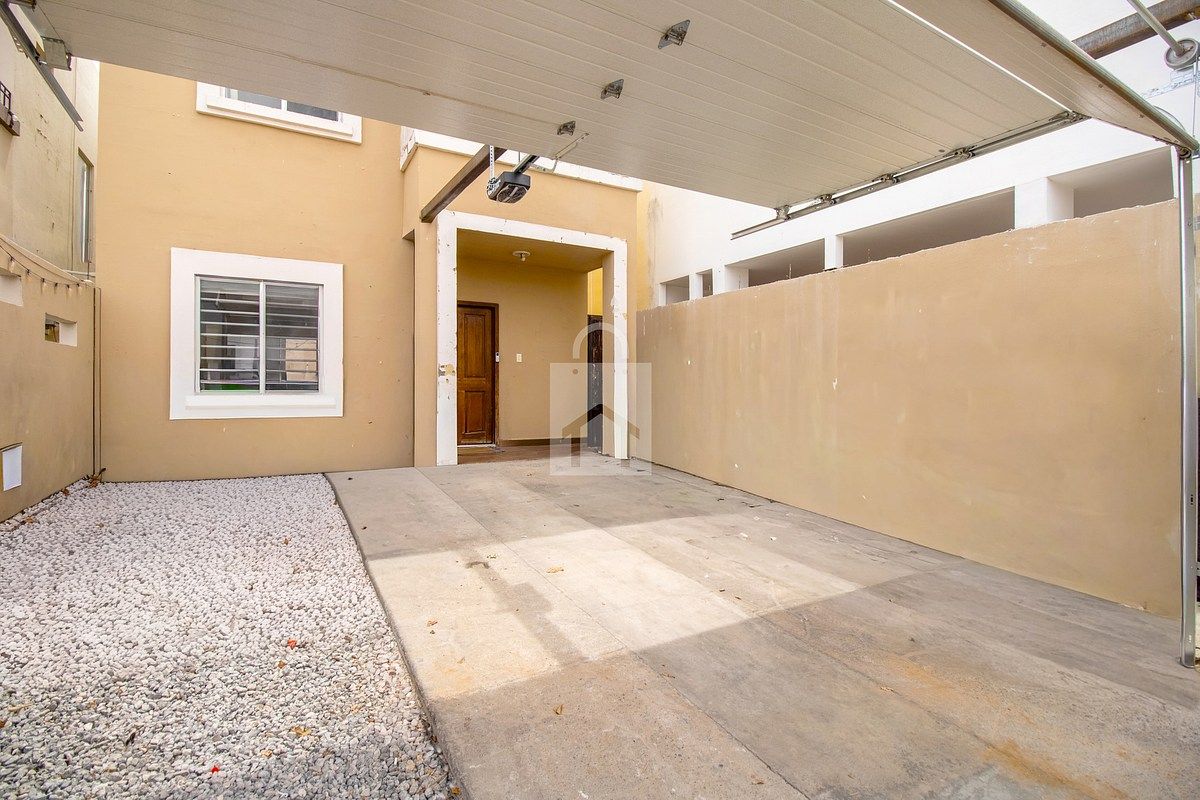 Haz de Esta Casa tu Nuevo Hogar | Casa en Venta en Sevilla Residencial