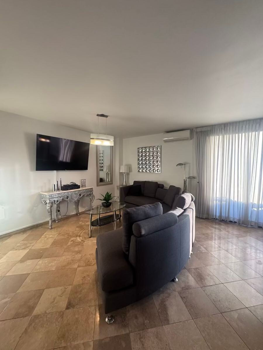 Dpto. amueblado con Vista al Golf Campestre
